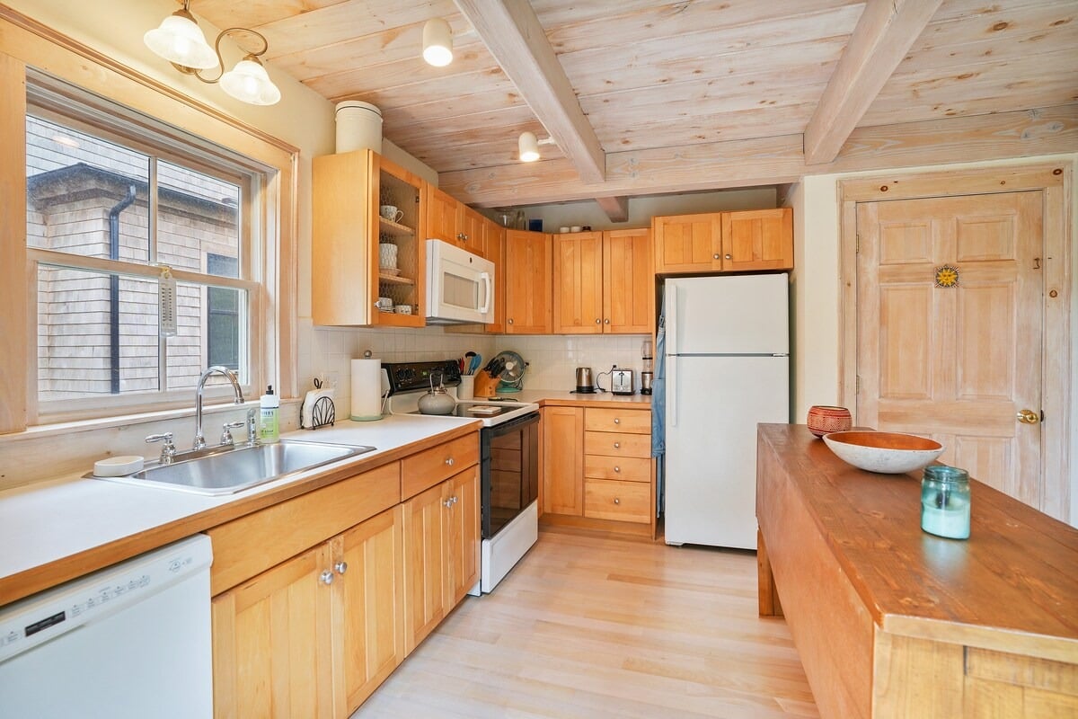 Charming Katama Couples Cottage