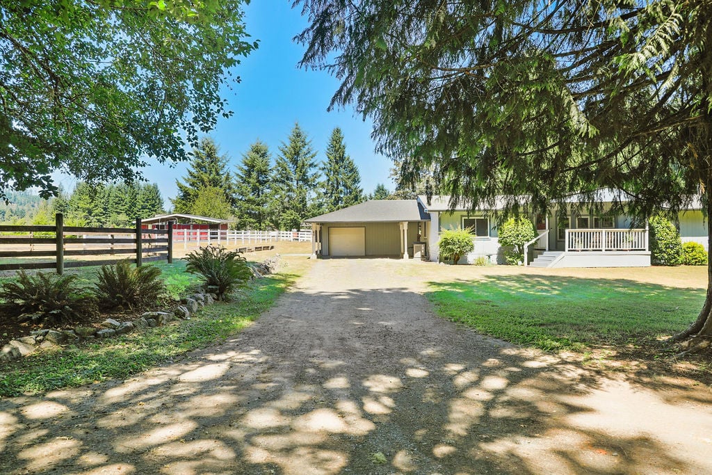 60 NE Davis Farm Road
