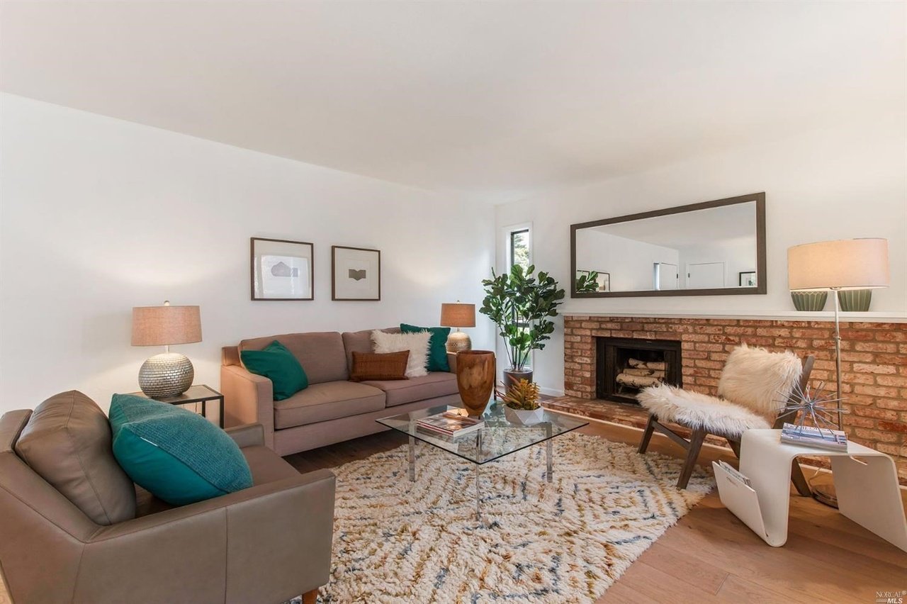 20 Cypress Pl