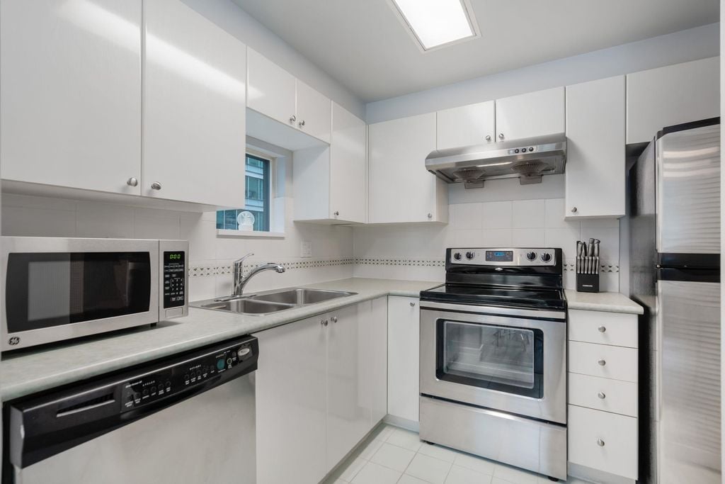 1166 Melville St, #1501