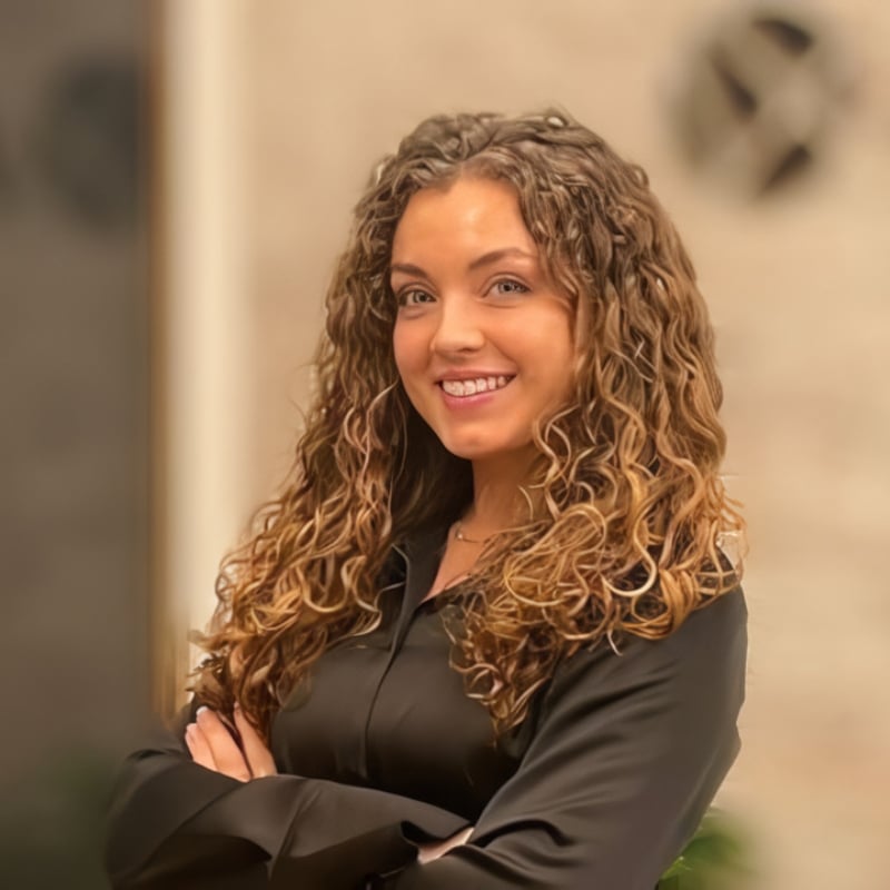 Amandas Iacono New York Real Estate Agent Headshot