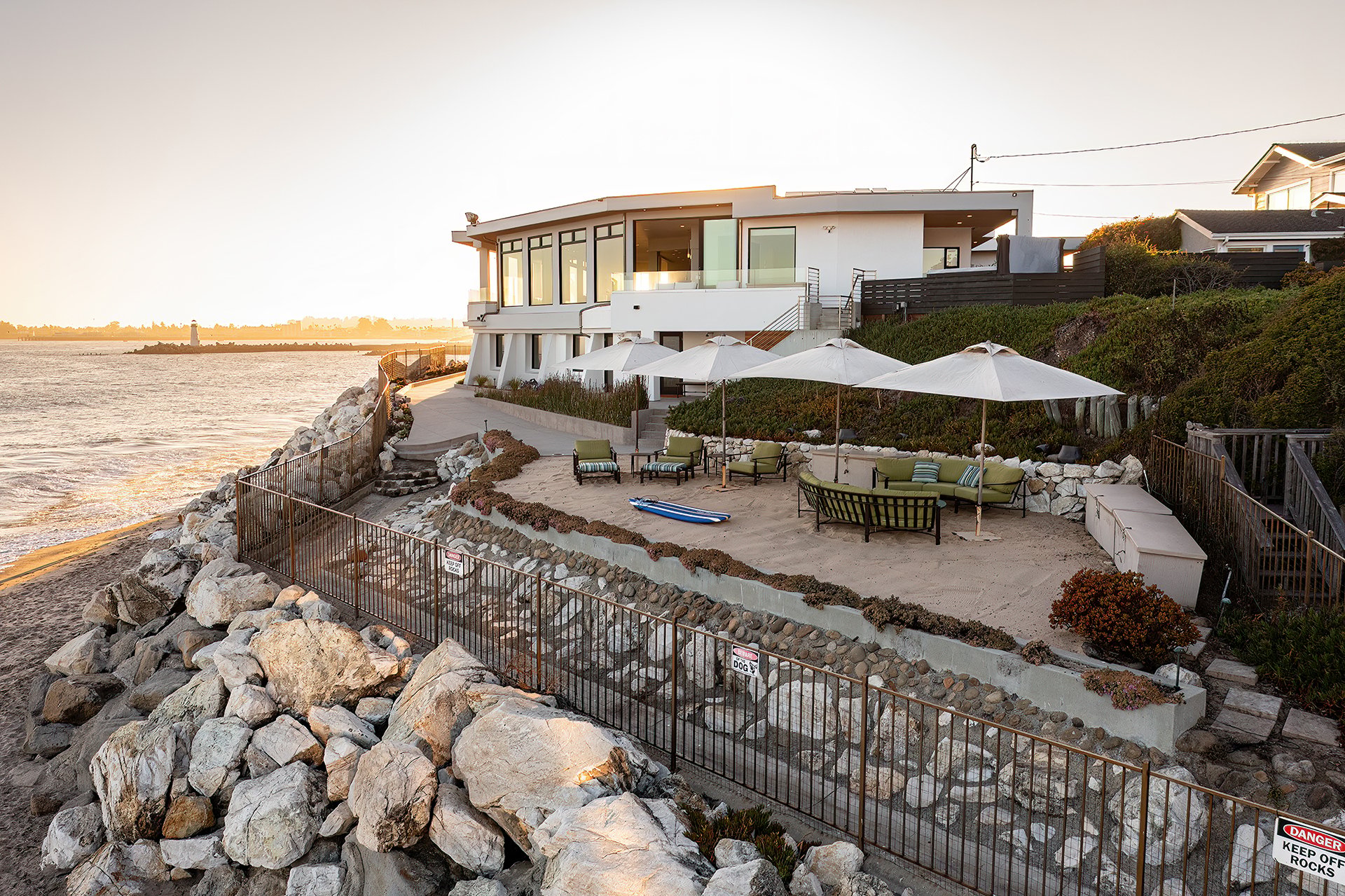 Contemporary Oceanfront Retreat