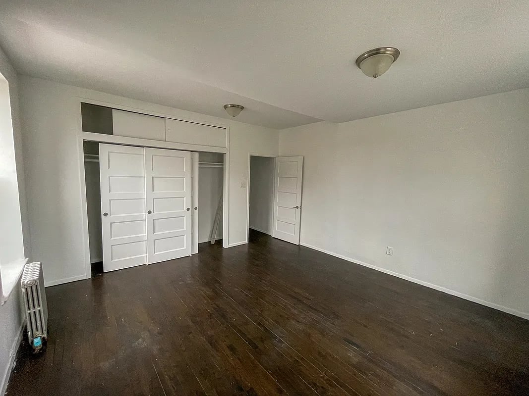 927 Putnam Ave 4R