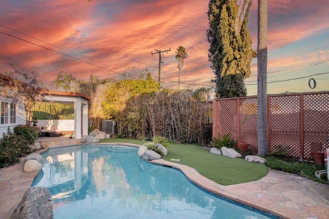 905 Berkeley St, 90403