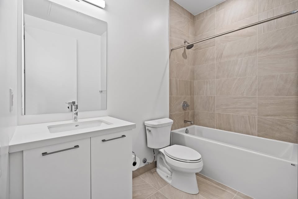 33 Frederick Todd Way 217, Toronto C11 Unit: 217