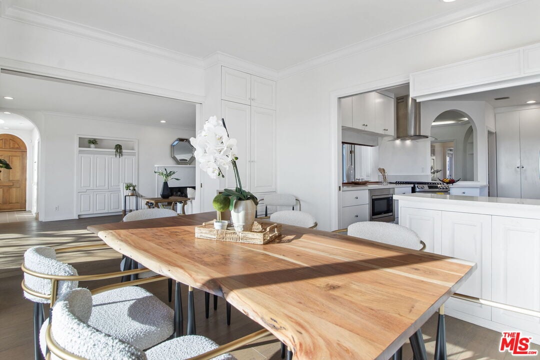 905 Berkeley St, 90403