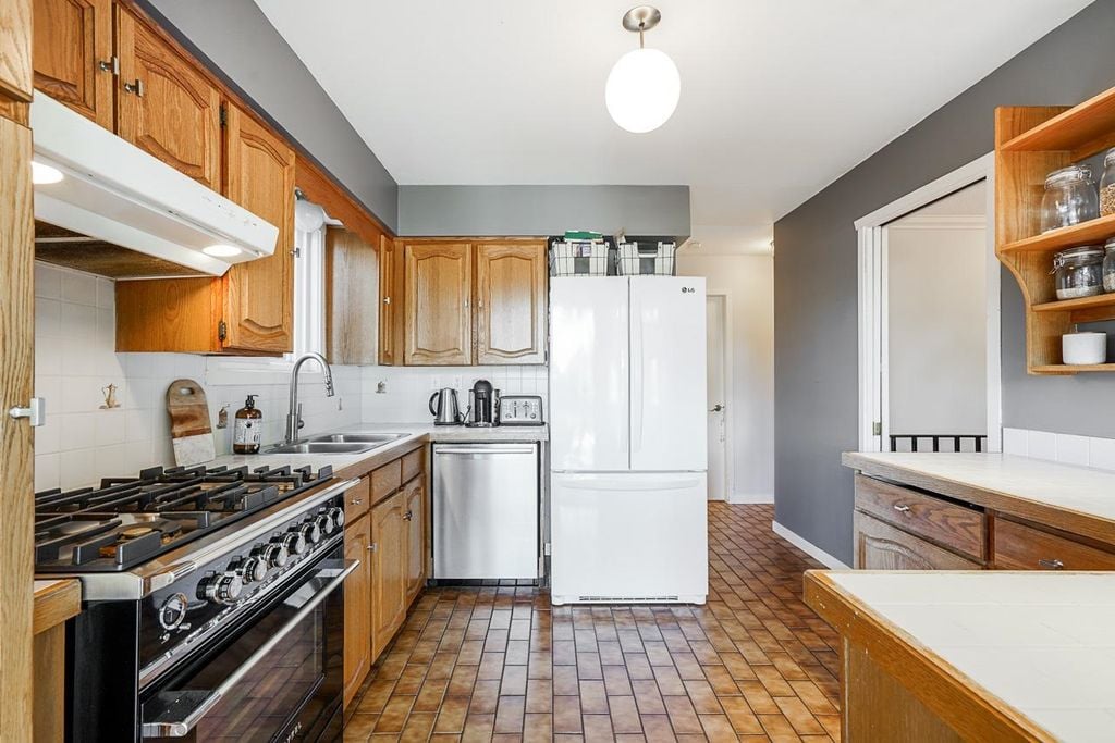 11751 194a St