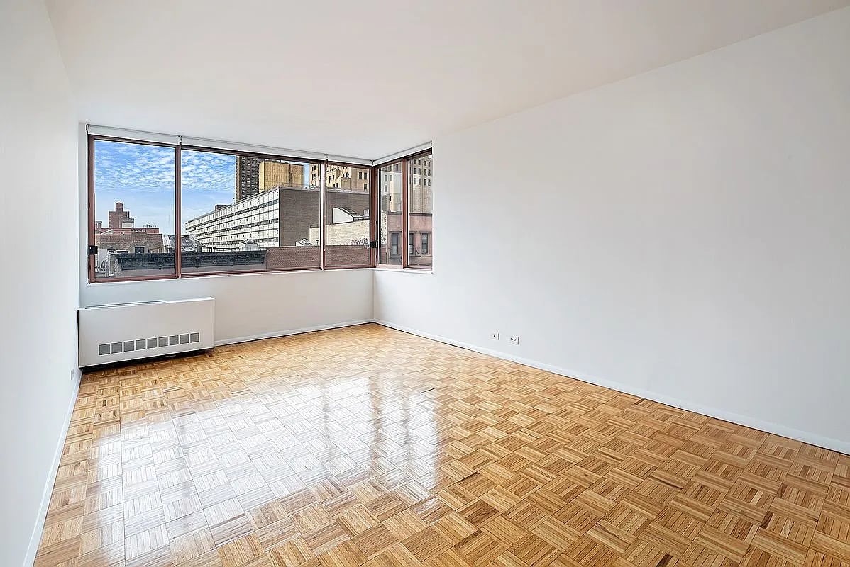 393 West 49th St, #5H