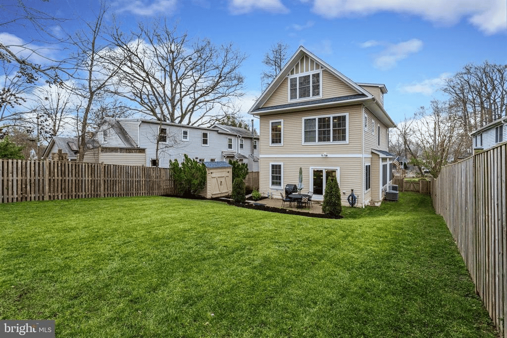 6828 Custis Pkwy