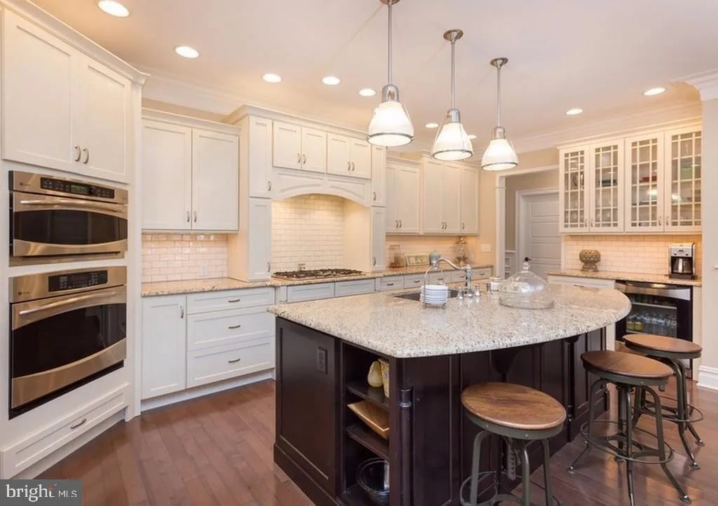 1002 King Charles Ave