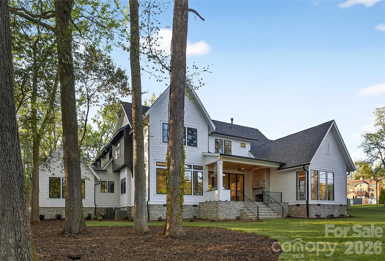 1209 Meadowood Ln