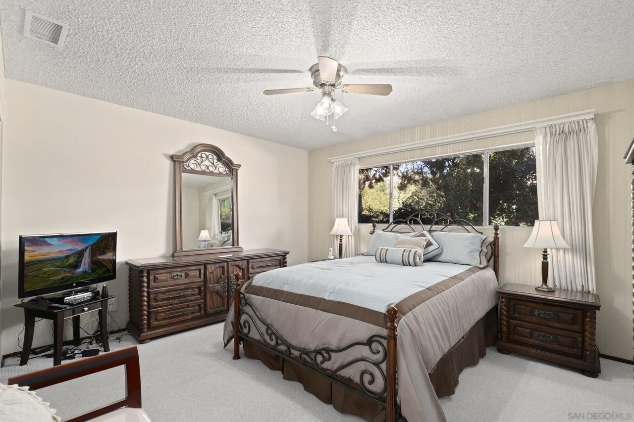 2004 Sunset Dr