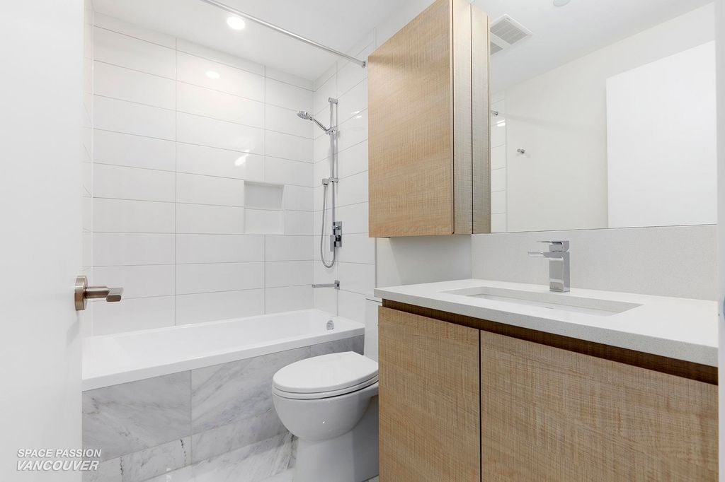 2186 Gilmore Ave, #2809