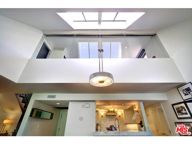 851 N Kings Rd #303