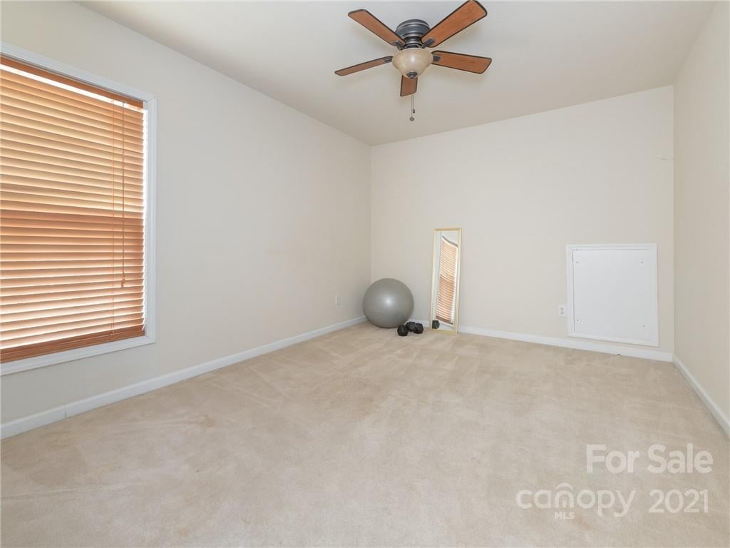 273 Notable Ln