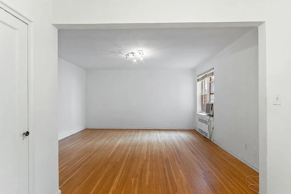 915 E 17th St APT 111