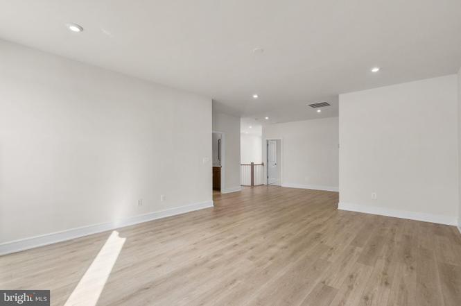 43252 Greeley Sq