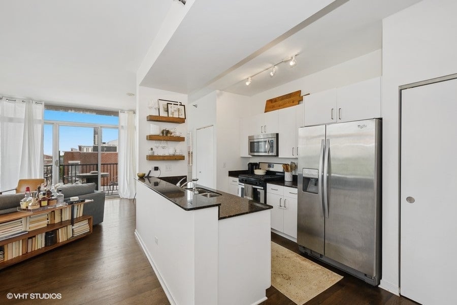 1546 N. Orleans Unit 805