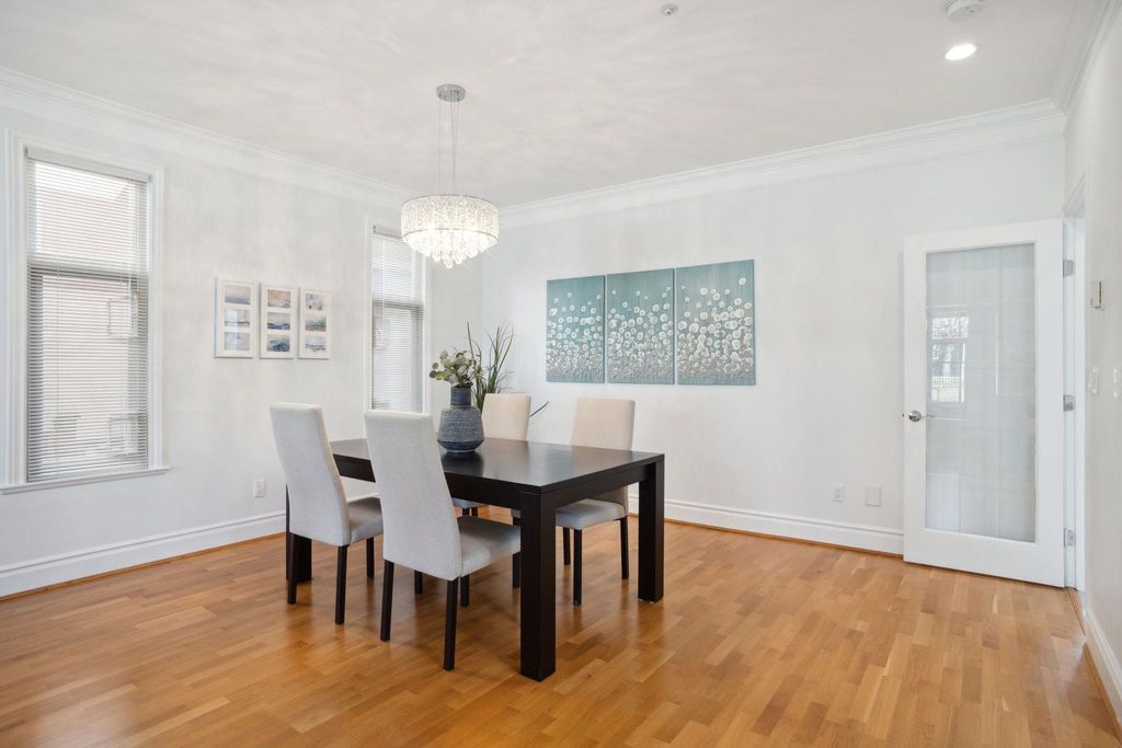 116 W 46th Ave