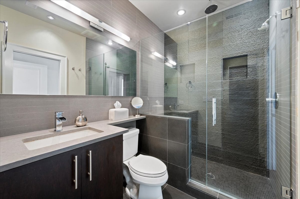 1821 N Larrabee Unit 2