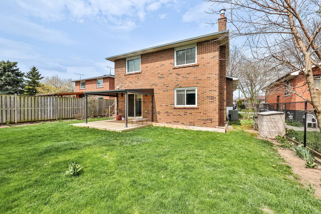 2500 Poplar Cres