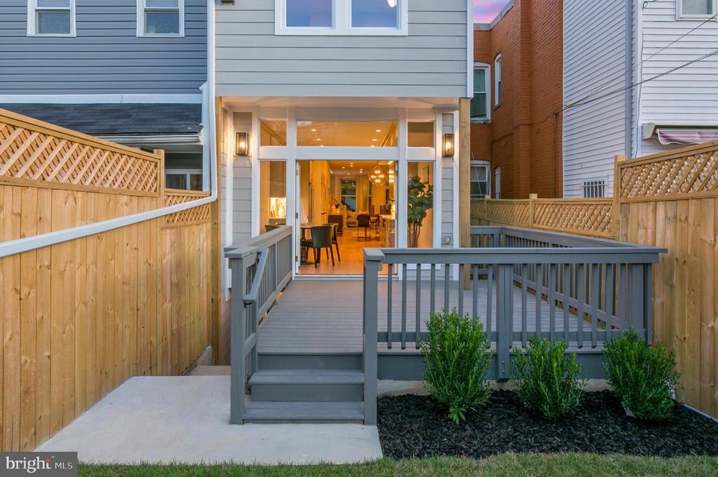 39 Adams St NW