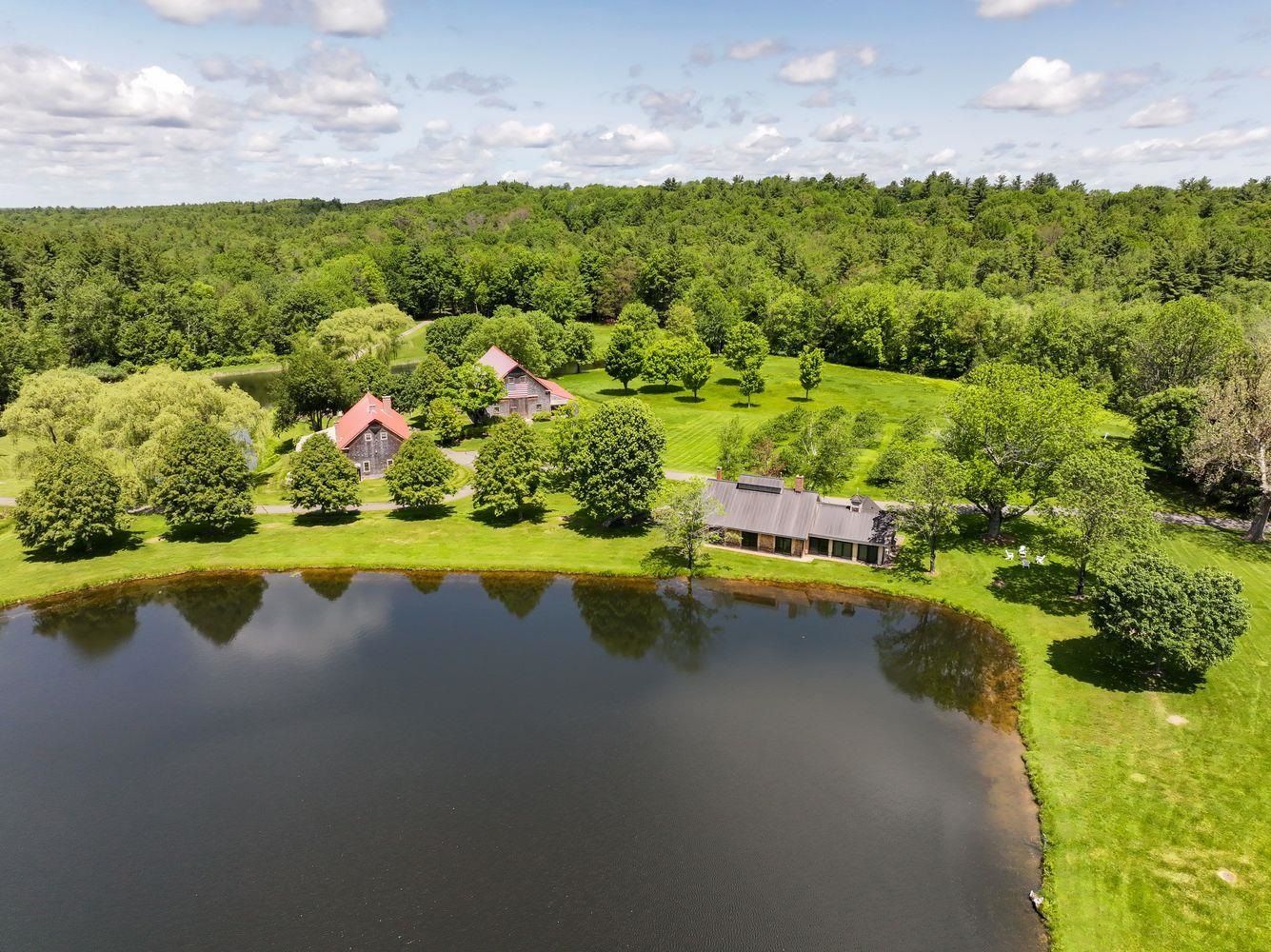 14 Bartlett Rd