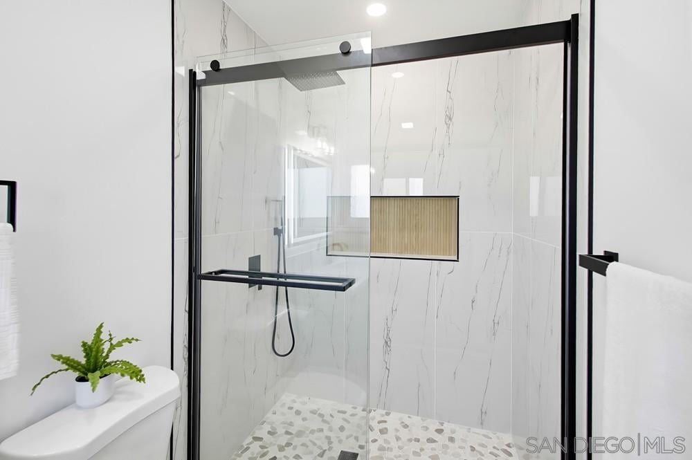 5165 Winthrop St San Diego CA 92117