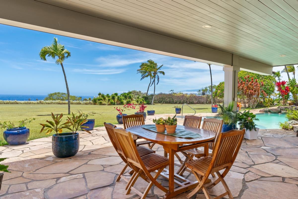 PUAKEA BAY DR - 11 ACRE ESTATE- 5 BEDROOM 6 BATHROOM RESIDENCE - RESORT STLYE POOL & SPA - $4,350,000