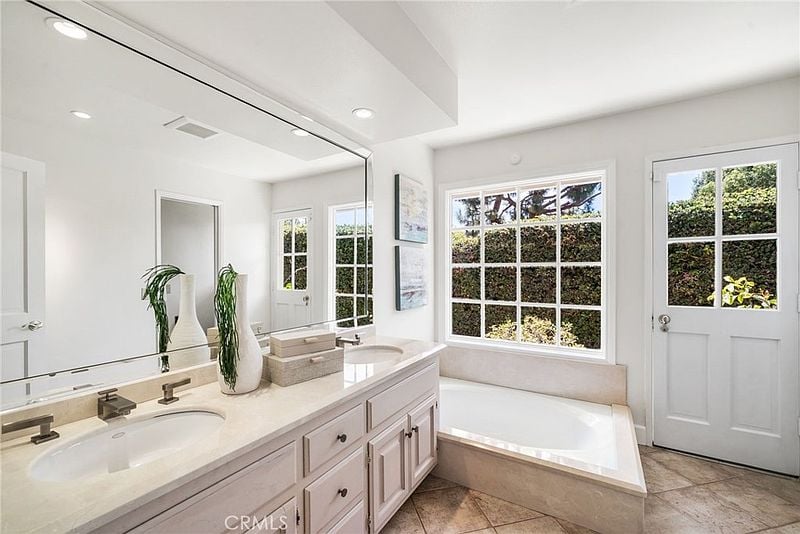 10982 Bent Tree Rd, Santa Ana, CA 92705
