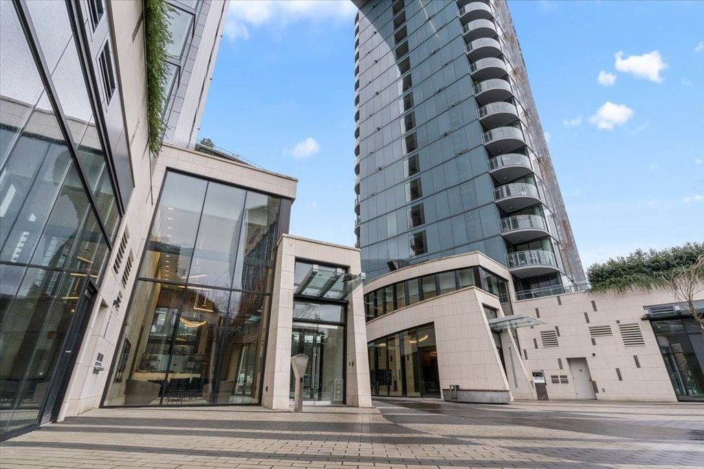 89 Nelson St, #1410