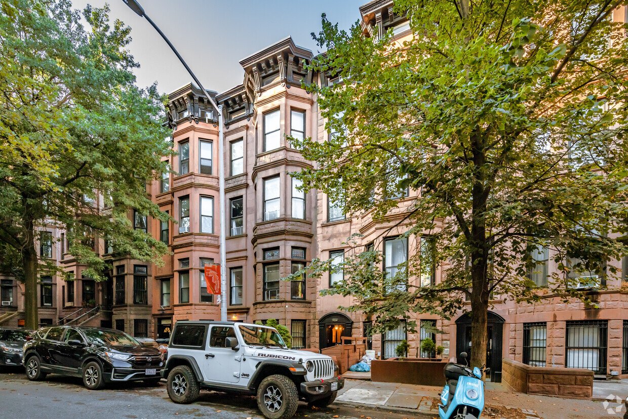 Brooklyn Luxury Report: April 14, 2025 - April 20, 2025