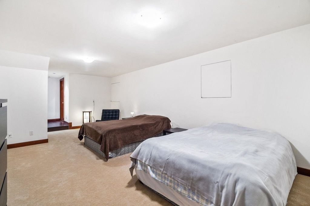 1136 Grand Blvd
