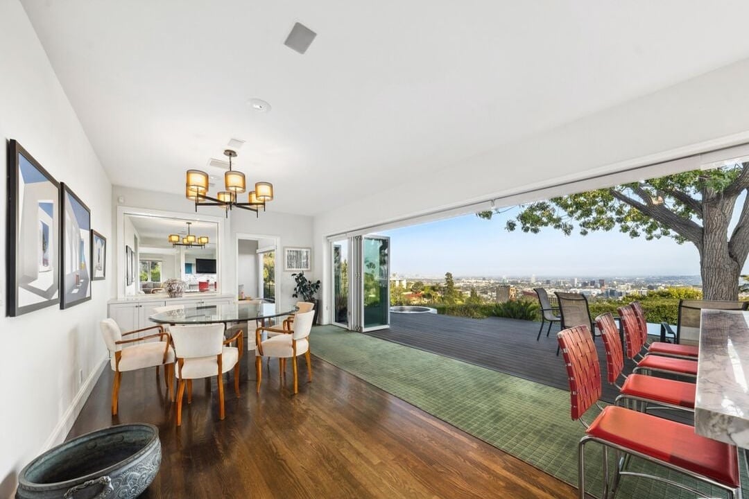 Sierra Mar Dr, 90069