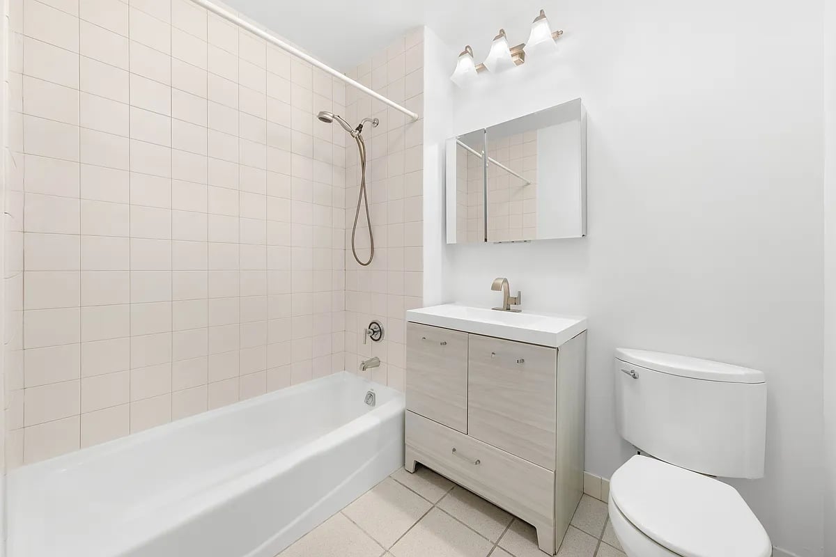 53 North Moore St, #4D