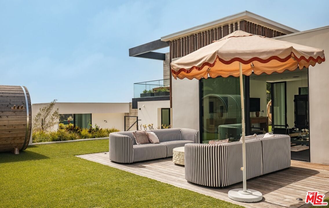 Skyreach Manor, Dume Dr, 90265