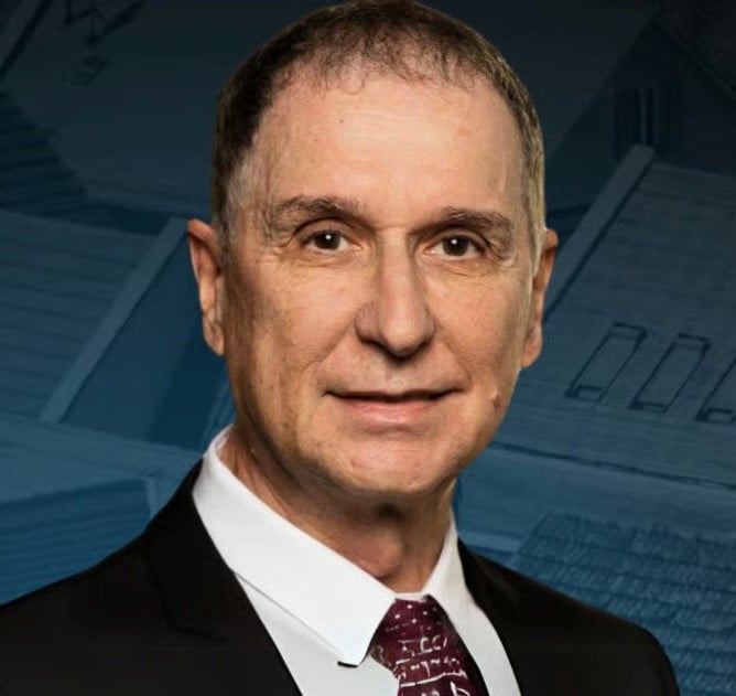George Salazar Burbank, CA Real Estate Agent Headshot