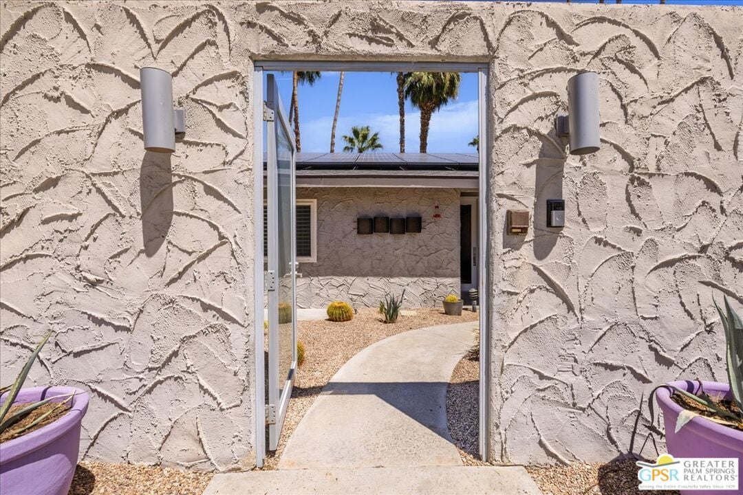 1240 S Beverly Dr