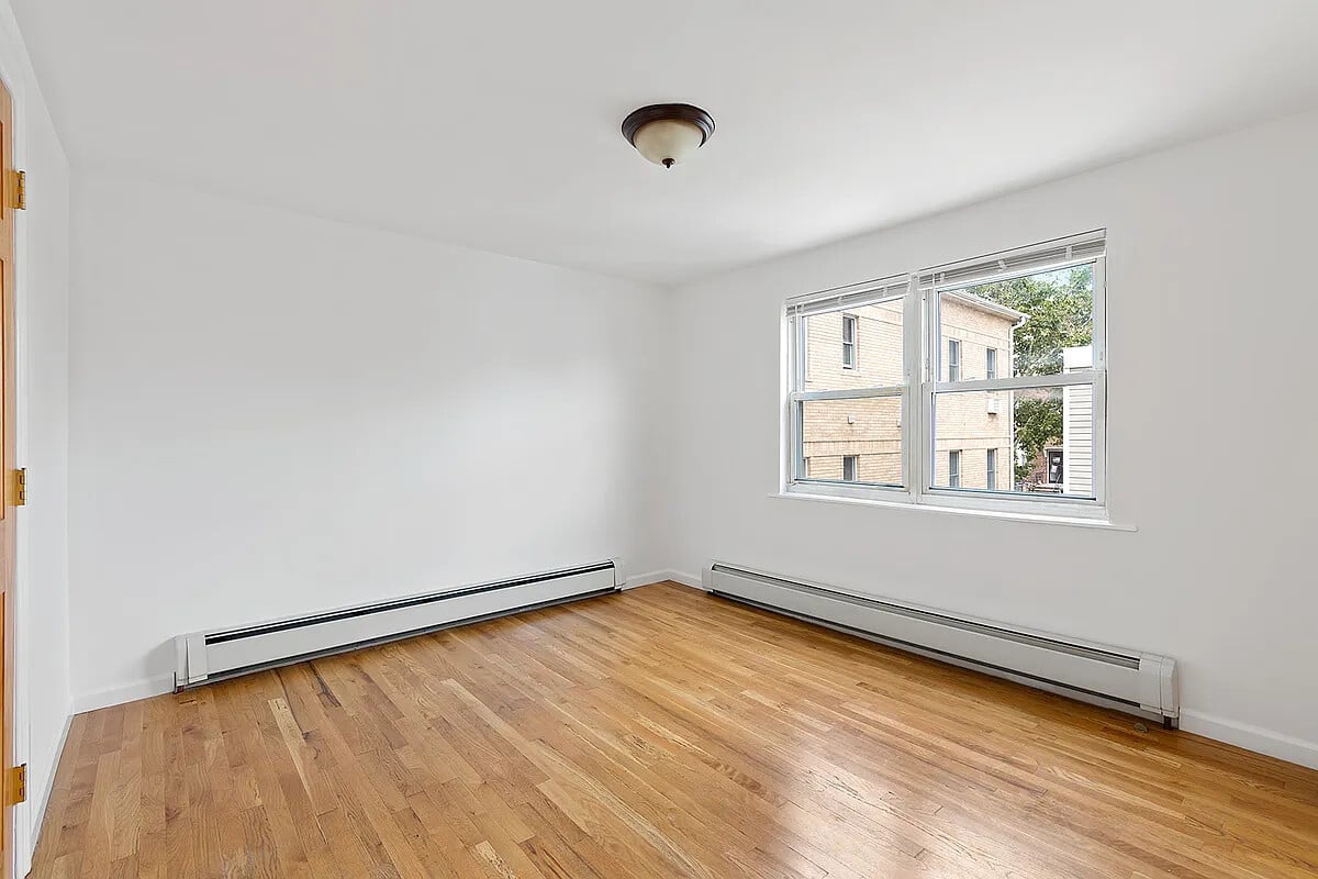 586 20th Street Unit: 2R