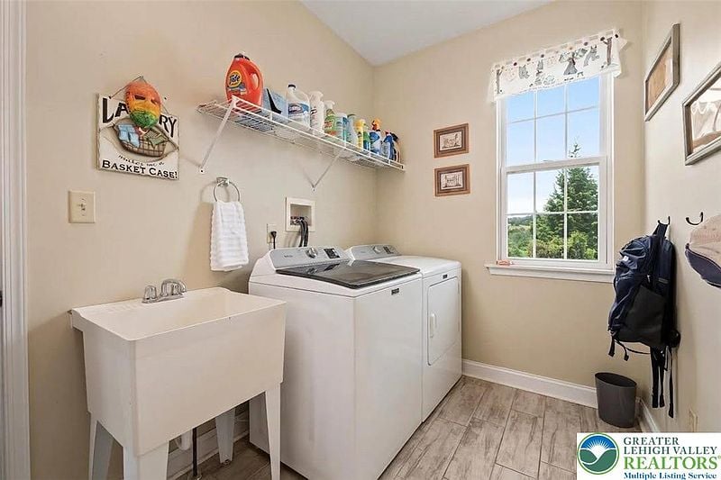 2912 SILVER CREEK CIRCLE