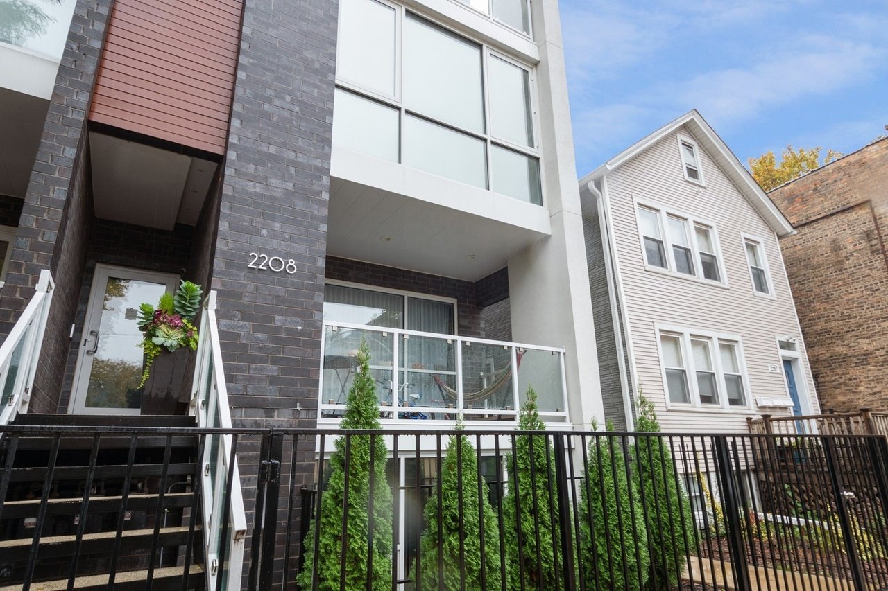 2208 N Leavitt St, #N