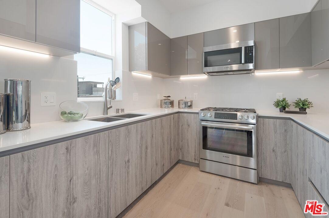 1367 N Alta Vista BLVD Unit: 304