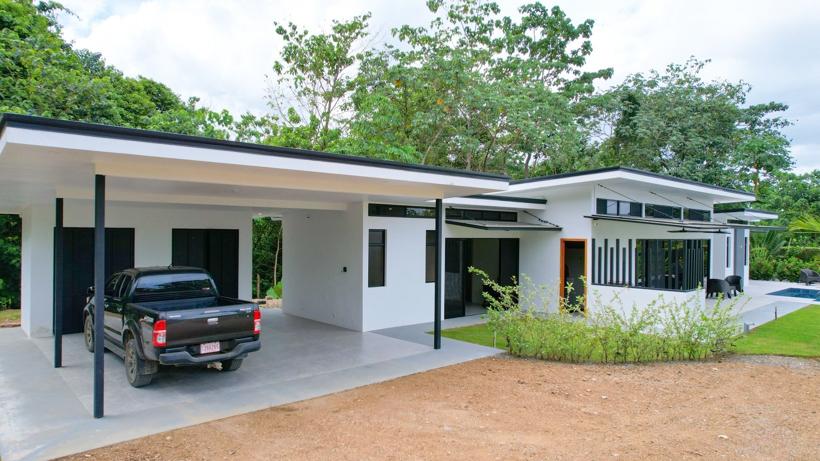 Private Modern Home in Ojochal, Costa Rica with Heated Saltwater Pool & Solar Backup