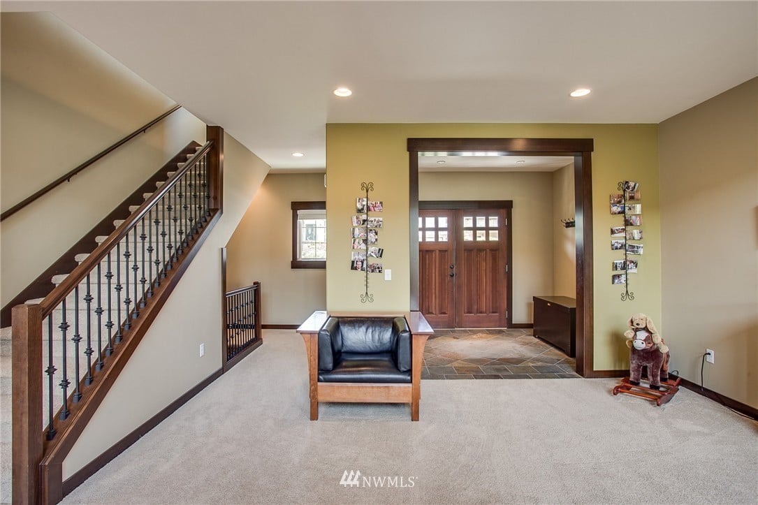 125 W Emerson Dr