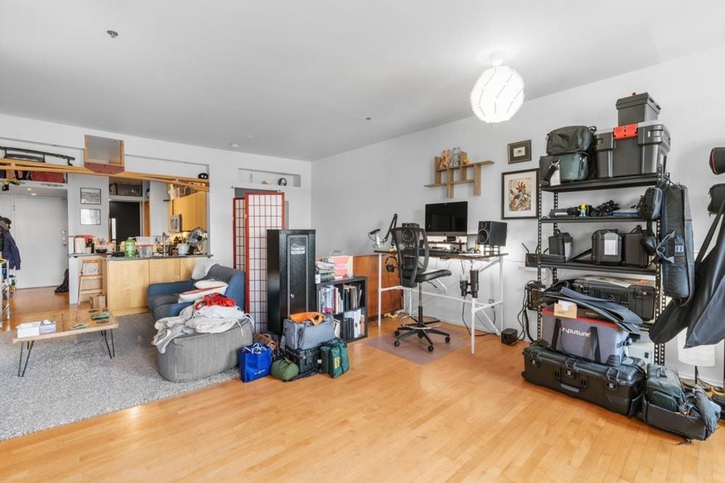 2556 E Hastings St, #219