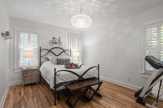 200 W Roanoke Park Dr