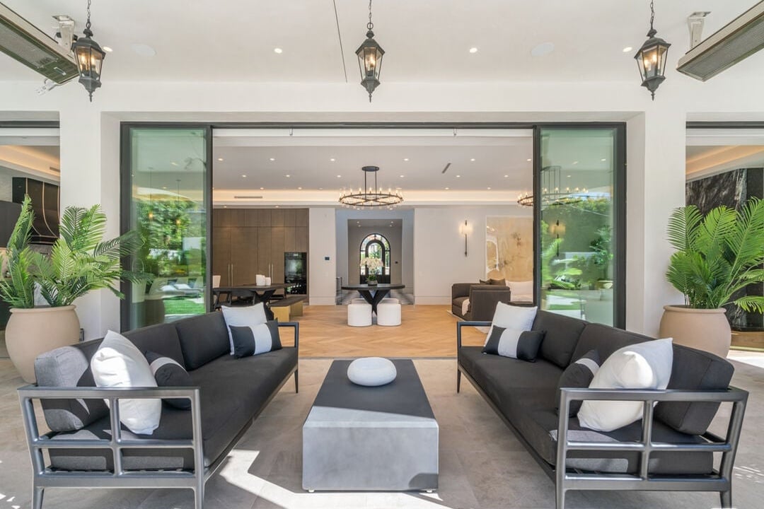 Silverreach Pavilion, N Hillcrest Rd, 90210