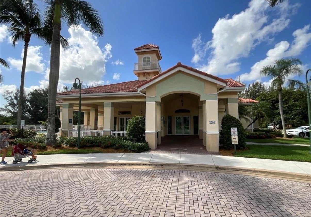 4227 SW 14th Ct