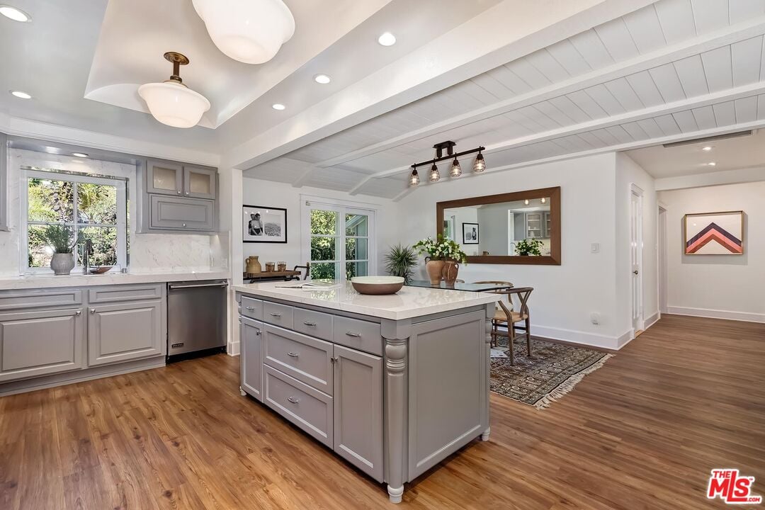 2277 Betty Ln