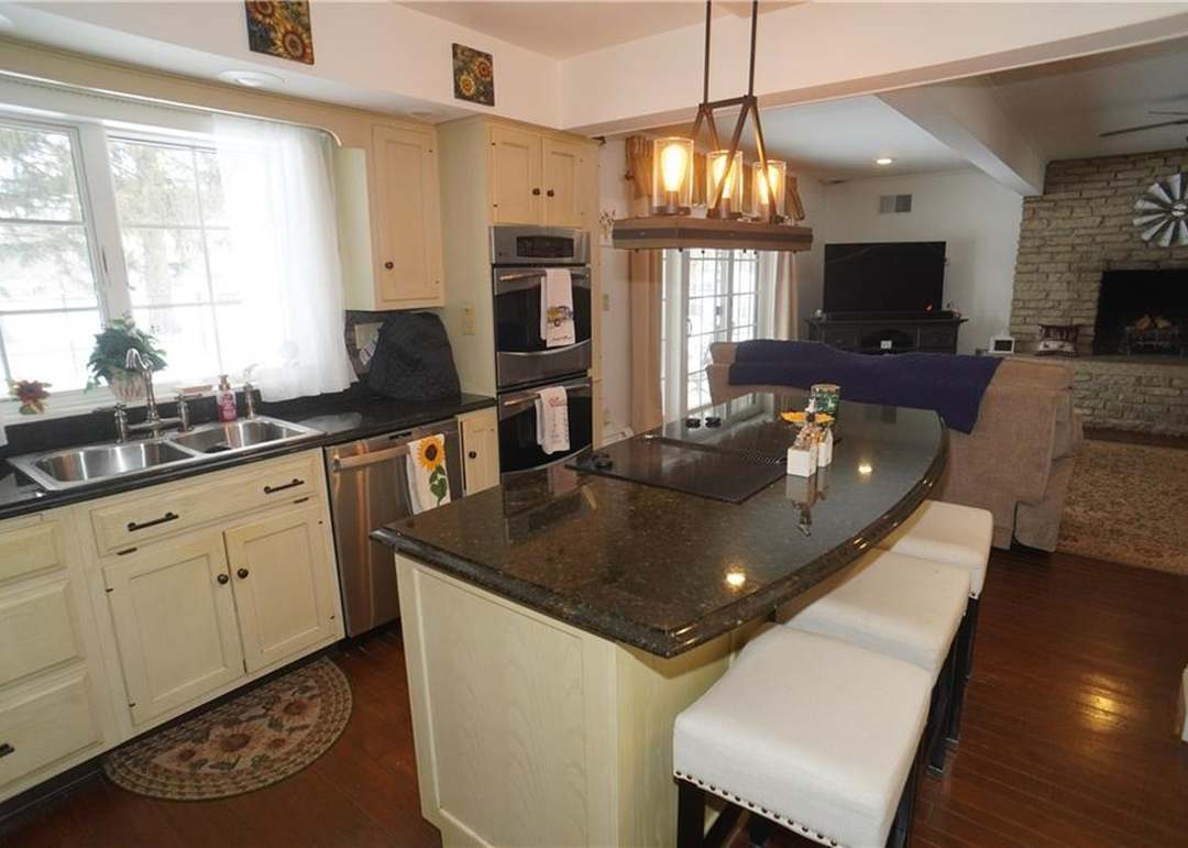 7 Crosstie Ln